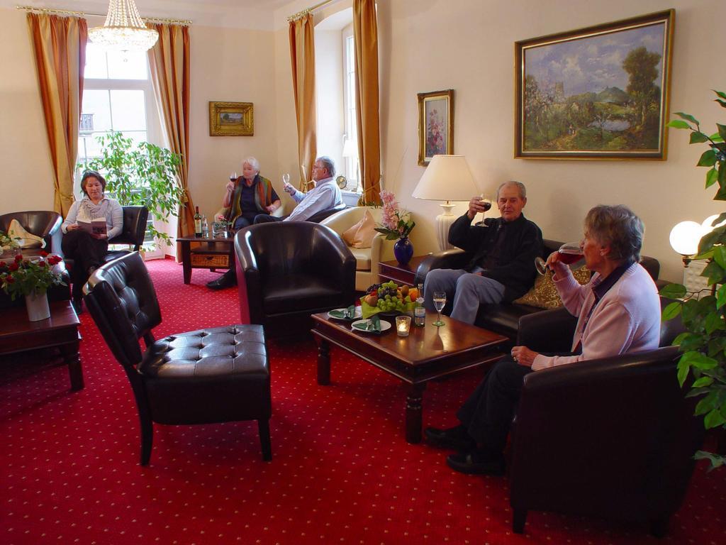 Hotel Jaegerhof Staatsbad Brückenau Buitenkant foto