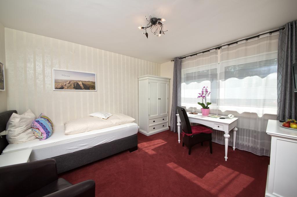 Hotel Jaegerhof Staatsbad Brückenau Buitenkant foto